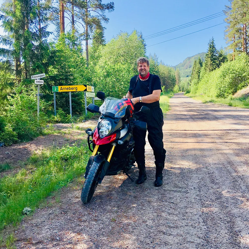 Andreas Øverland med motorsykkel